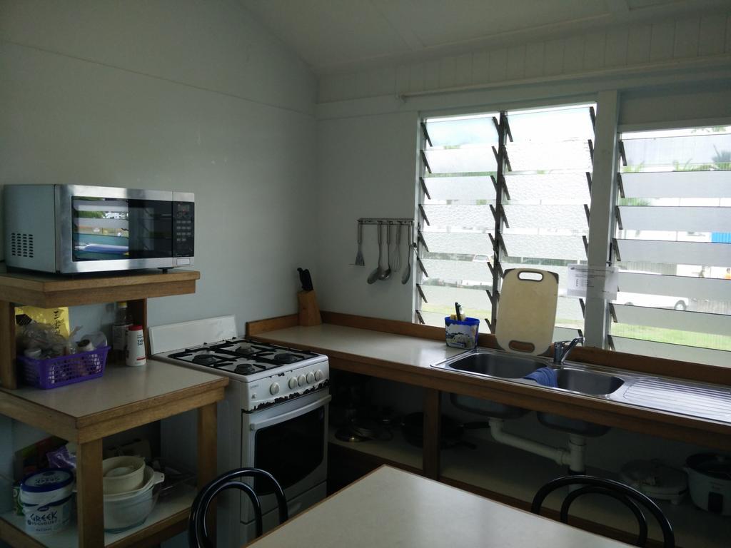 Cairns Girls Hostel エクステリア 写真